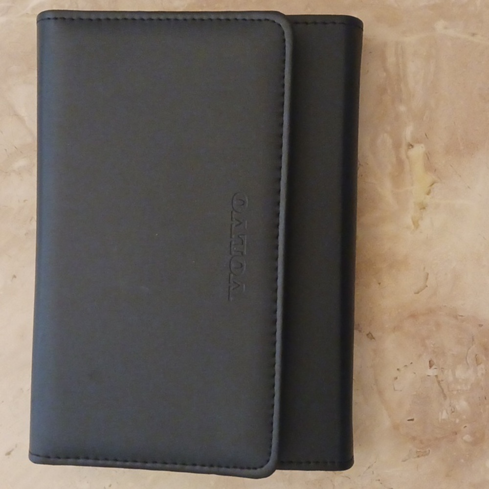 2008 Volvo XC70 owners manual set.